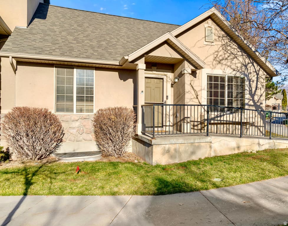 214 W CRESCENT VIEW LN #109 - Property photo 1 of 6