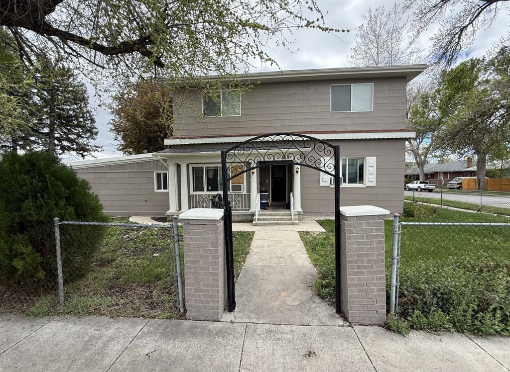 352 E HAMPTON AVE - Property photo 1 of 6