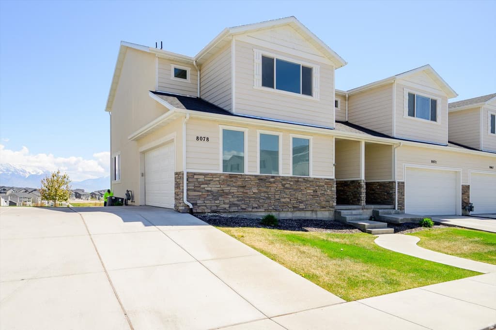 8078 N CLYDESDALE DR - Property photo 1 of 6