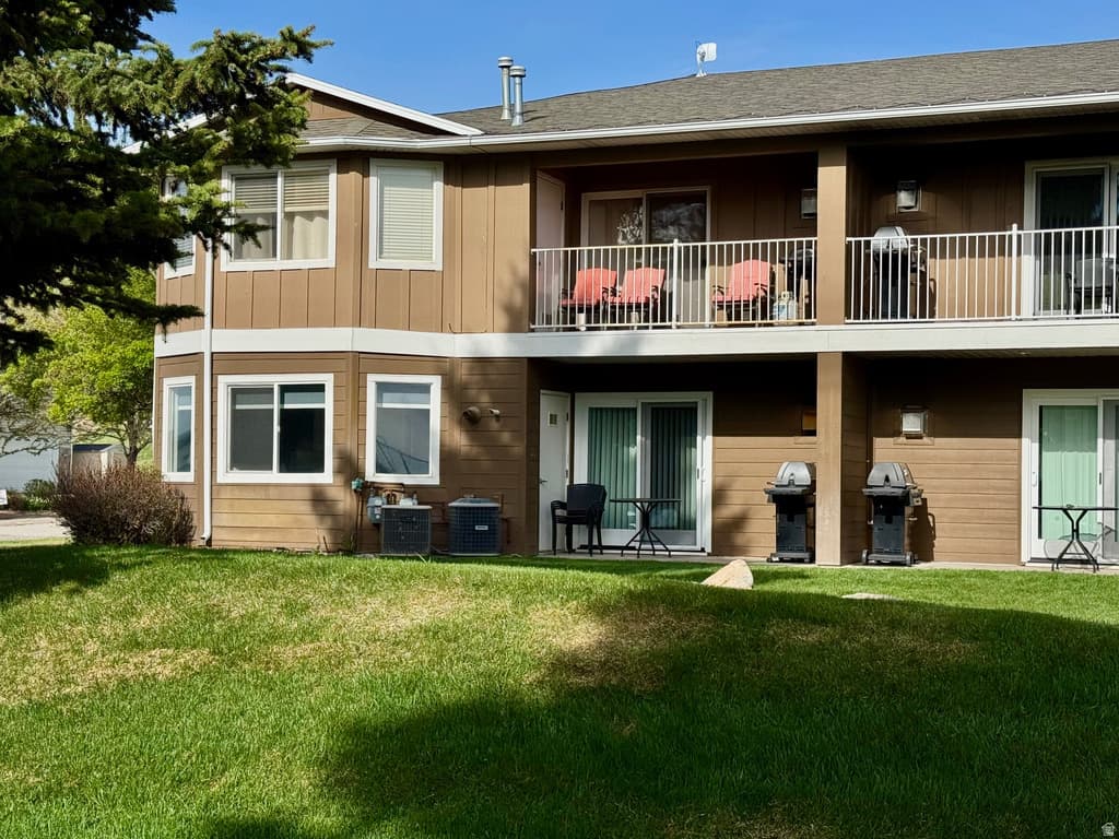 815 N HARBOR DR #201 - Property photo 1 of 6