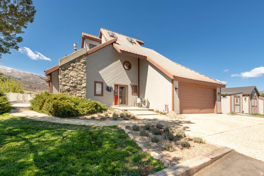 2412 N HIGHWAY 158 - Property photo 1 of 6