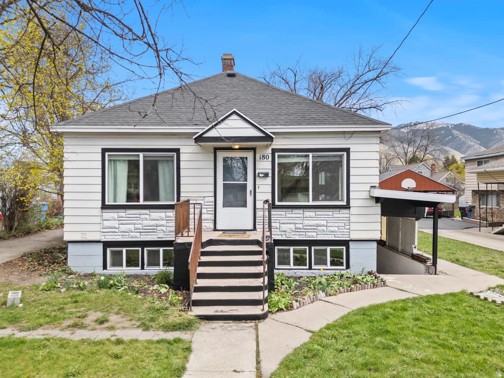 180 S 300 E - Property photo 1 of 6