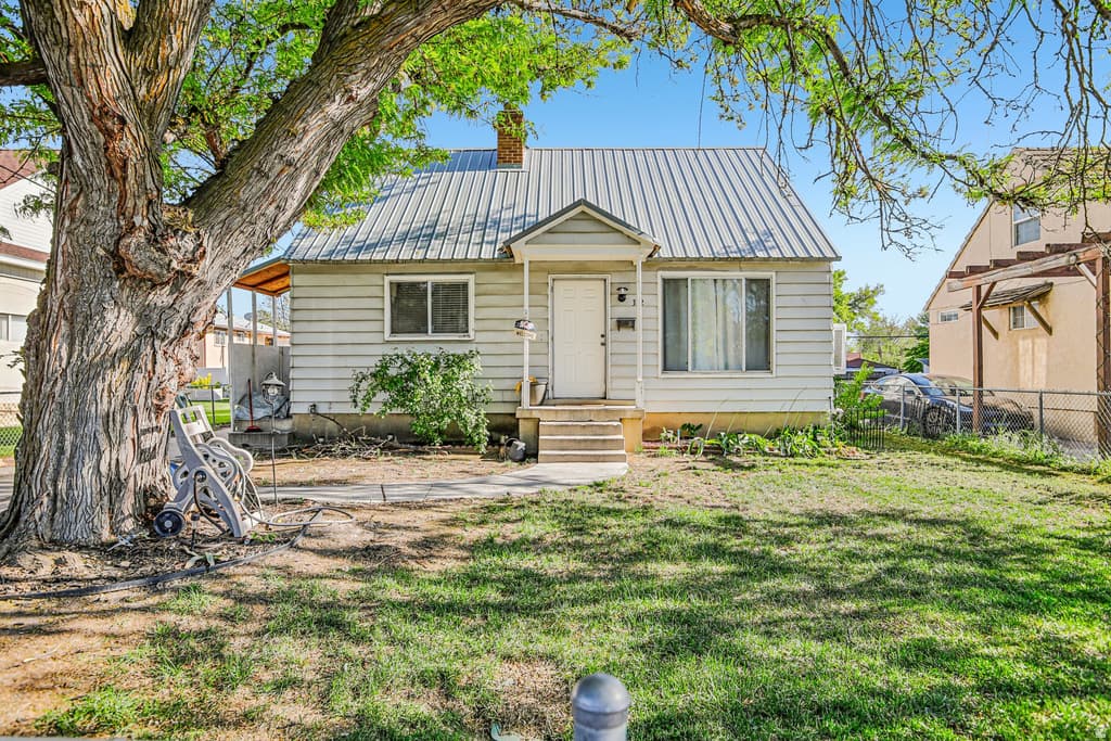 332 E 200 S - Property photo 1 of 6
