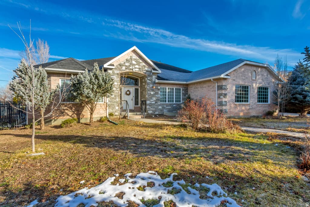 741 E 2200 N - Property photo 1 of 6