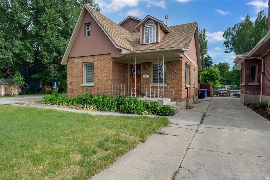 76 E 200 S - Property photo 1 of 6
