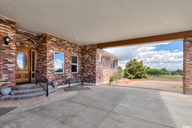 422 S CREEK RD