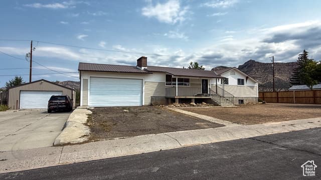 607 E GENEVA