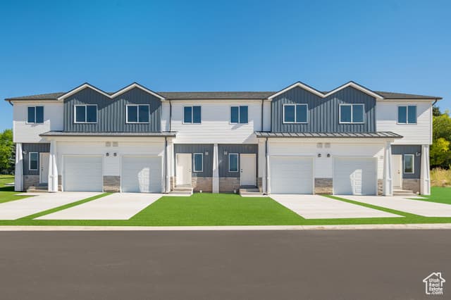 811 E HIGHLAND WAY