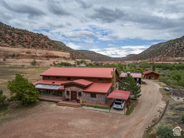 1095 S MONTEZUMA CANYON RD