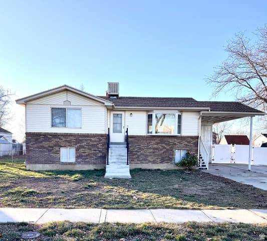 2219 N 2475 W
