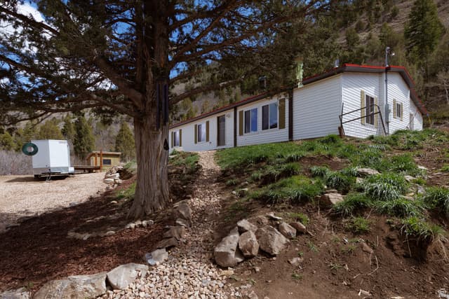 3902 BEAVER CREEK RD