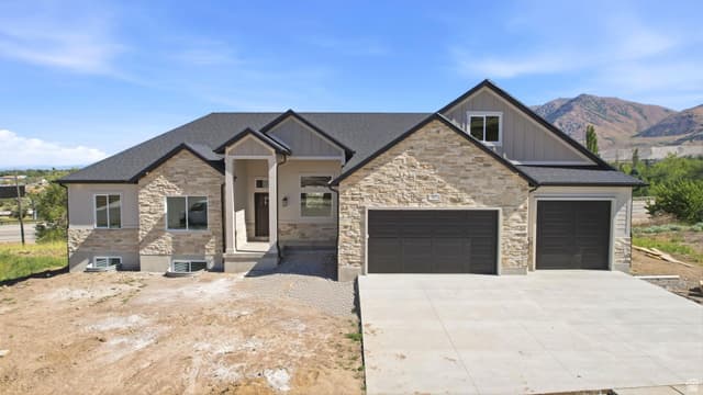 417 E SKYLINE DR