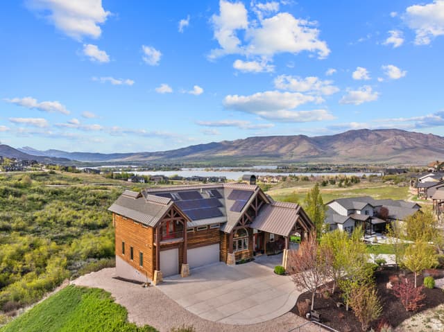 6438 E SUMMIT CV