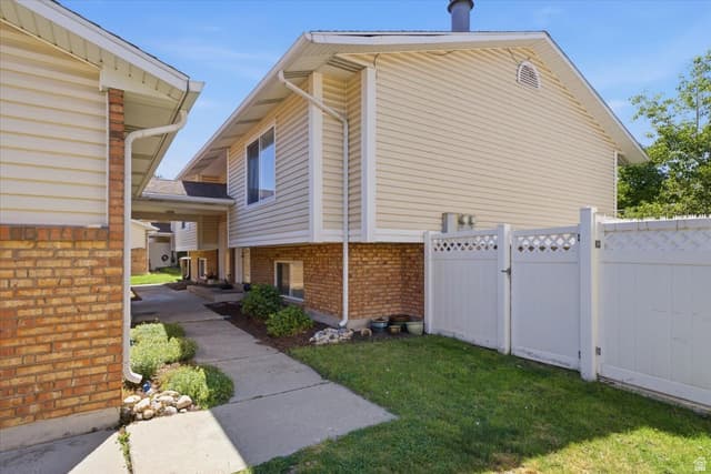 740 E BAKER DR