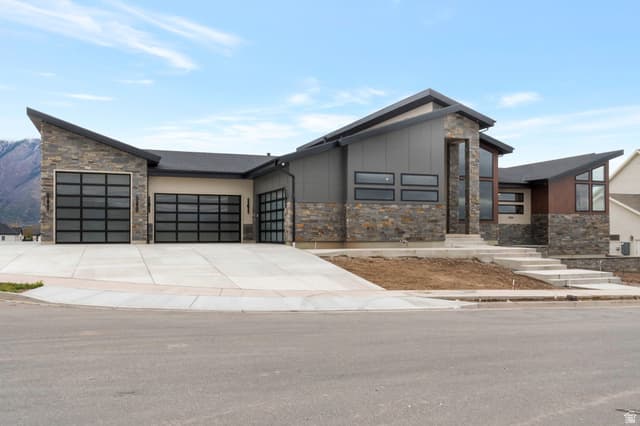11904 N BURNING OAKS DR
