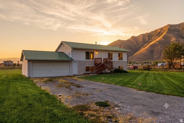 1613 E SUNSET