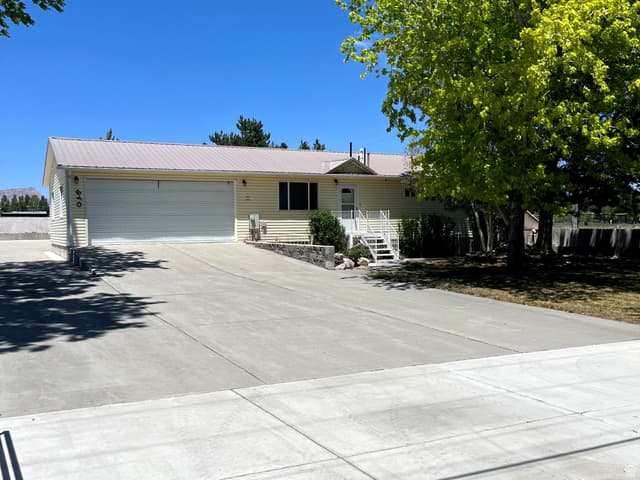 640 W CANYON RD