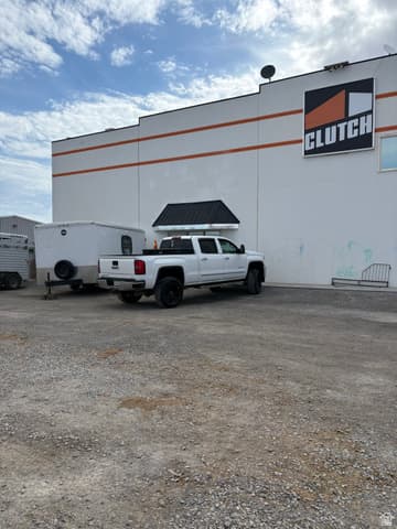 1068 N INDUSTRIAL PARK CIR