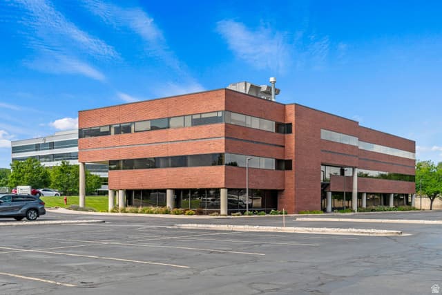 1225 E FORT BLVD